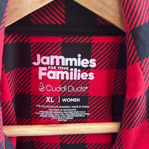 Cuddle Duds size XLarge red & black pajama set. (Christmas) - Picture 2 of 7